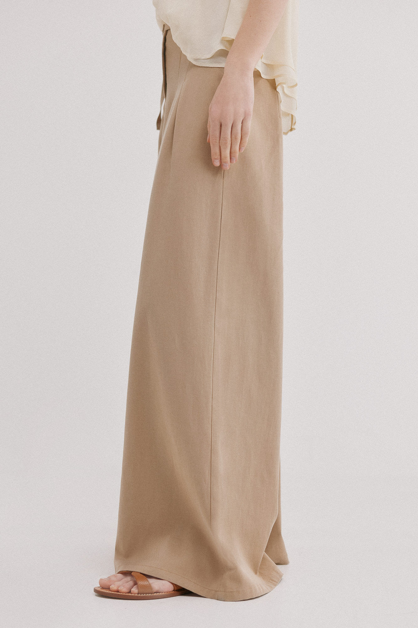 Hoss Intropia Poppy. Cal&ccedil;a fluida com pin&ccedil;as