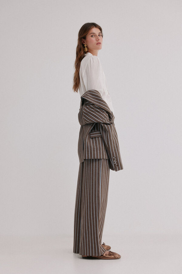 Hoss Intropia Elia. Blazer a rayas Marron oscuro