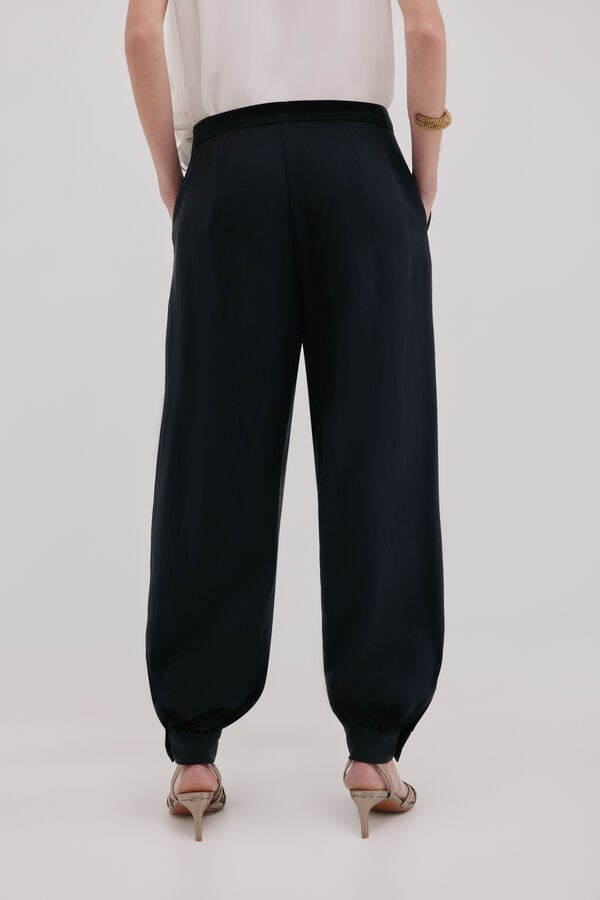 Hoss Intropia Phillia. Cal&ccedil;a bombazina Preto