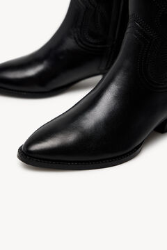 Hoss Intropia Maitane. Botines de piel Negro