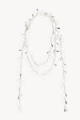 Hoss Intropia Leila. Collar hojas plateadas Gris