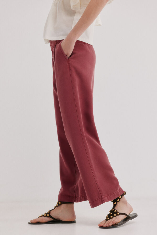 Hoss Intropia Paris. Cal&ccedil;a fluida Granada