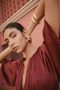 Hoss Intropia Magdiel. Pendientes flor Dorado