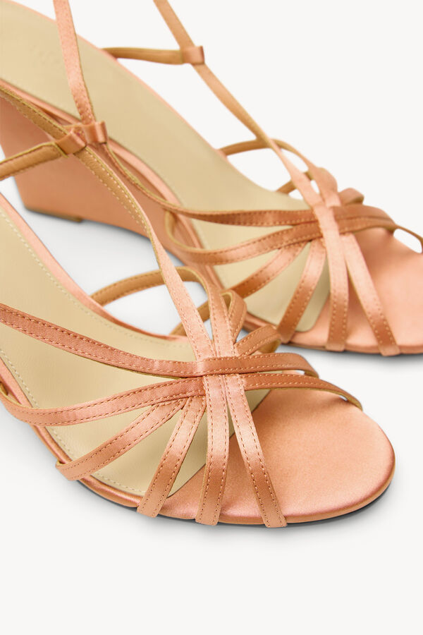 Hoss Intropia Mar&iacute;a. Sandalias de cu&ntilde;a Coral