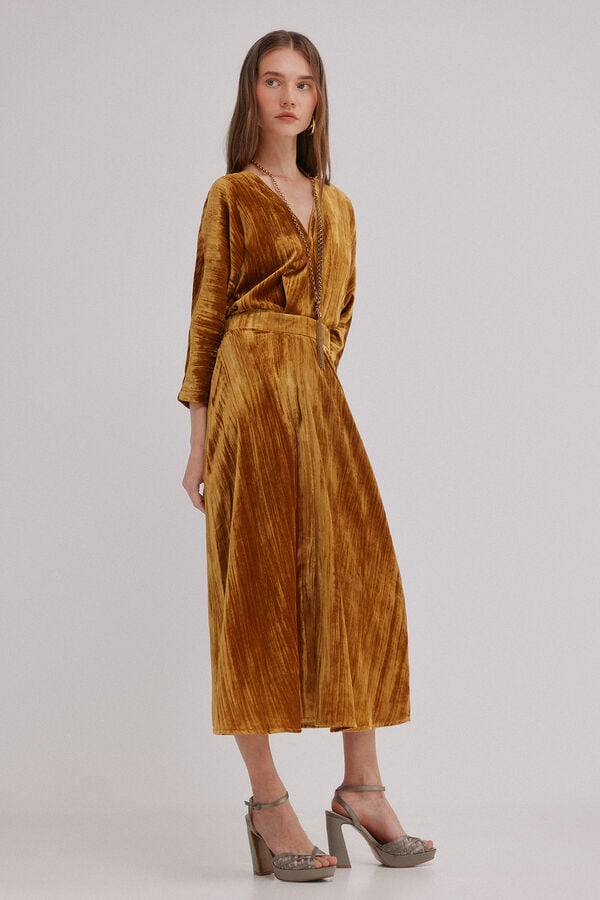 Hoss Intropia Alma. Vestido de veludo Dourado