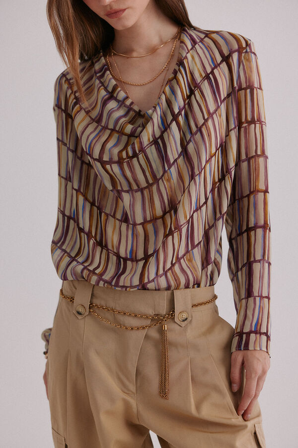 Hoss Intropia Guisselle. Blusa com decote cruzado assimétrico Ecru
