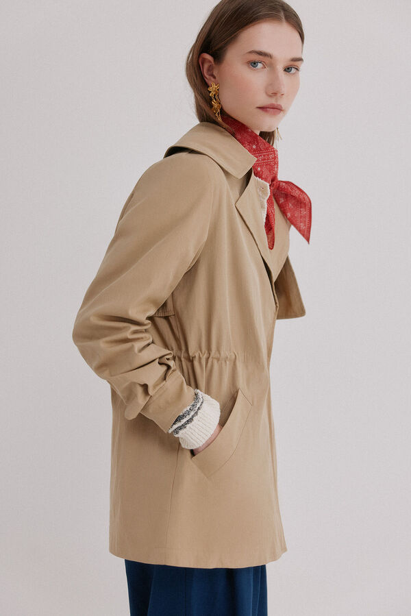 Hoss Intropia Dahlia. Desportiva curta Beige