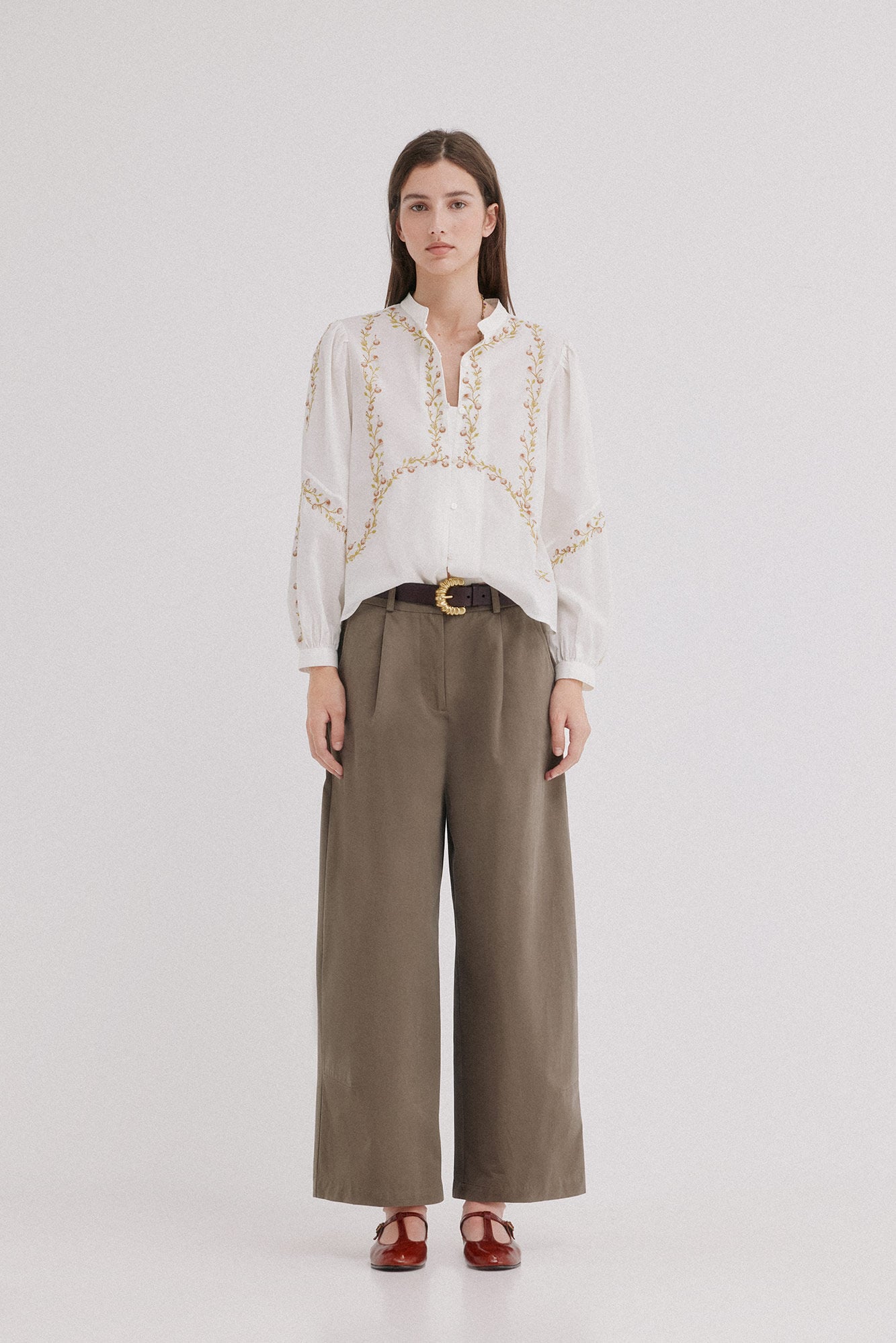 Hoss Intropia Cintya. Camisa bordada