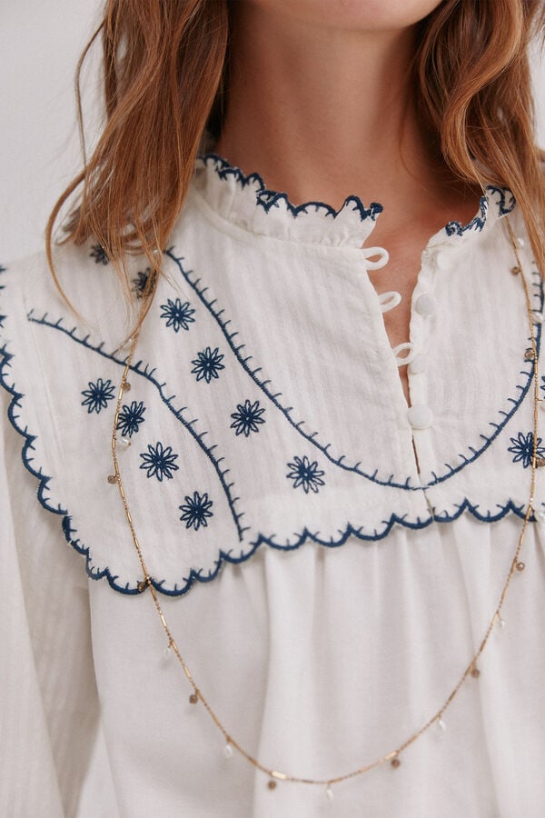 Hoss Intropia Melisa. Camiseta bordada Marfil