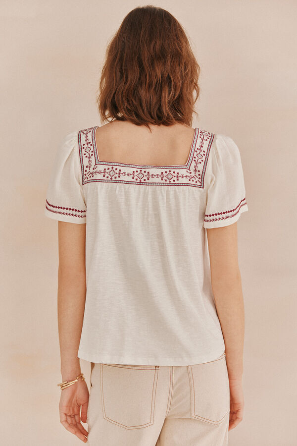 Hoss Intropia Mariola. Camiseta bordada Marfil