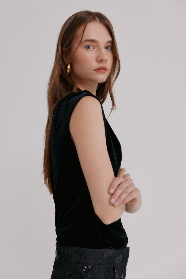 Hoss Intropia Marcela. Top asimétrico Negro