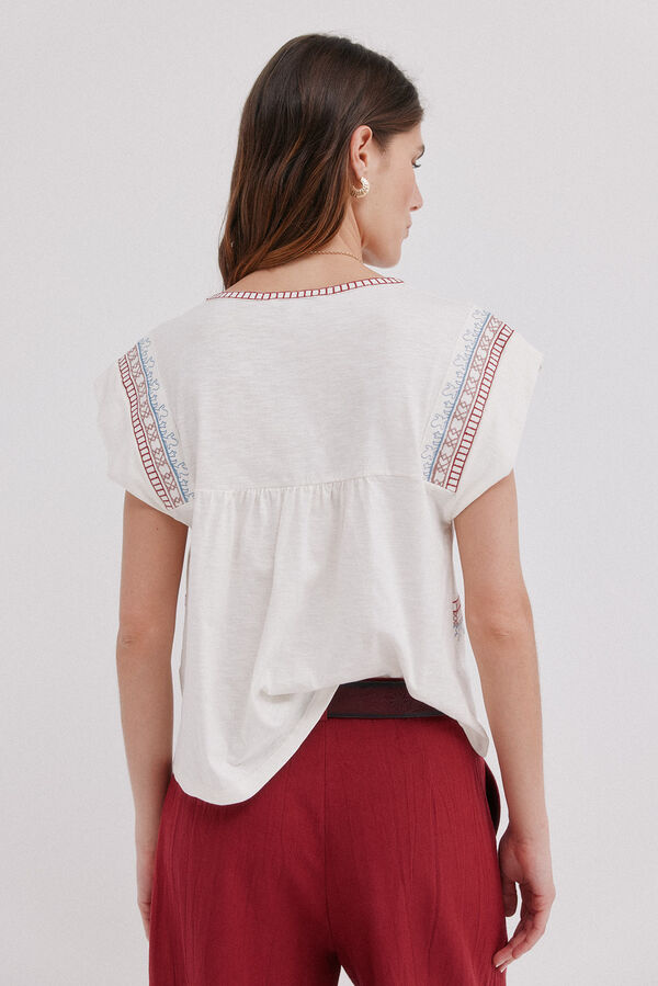 Hoss Intropia Malena. T-shirt bordada Beige