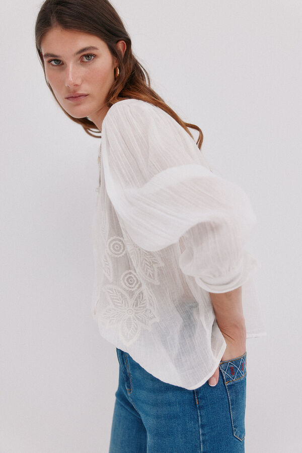 Hoss Intropia Cosima.  Blusa bordada floral Ecru