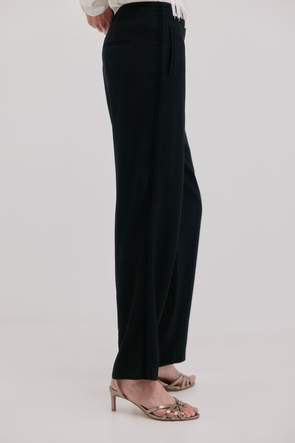 Hoss Intropia Pazia. Cal&ccedil;a reta Preto