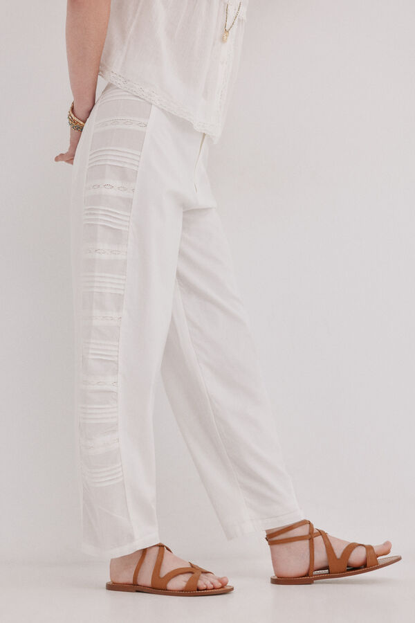 Hoss Intropia P&iacute;a. Cal&ccedil;a de cintura m&eacute;dia bordada Branco