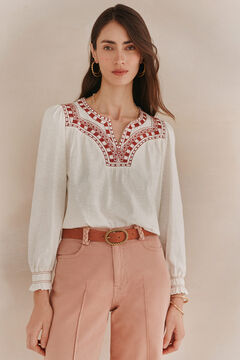 Hoss Intropia Fabiana. Camiseta bordado em contraste. Ecru