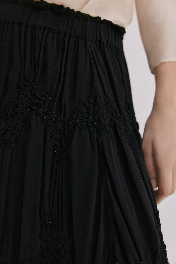 Hoss Intropia Romelia. Saia bordada Preto