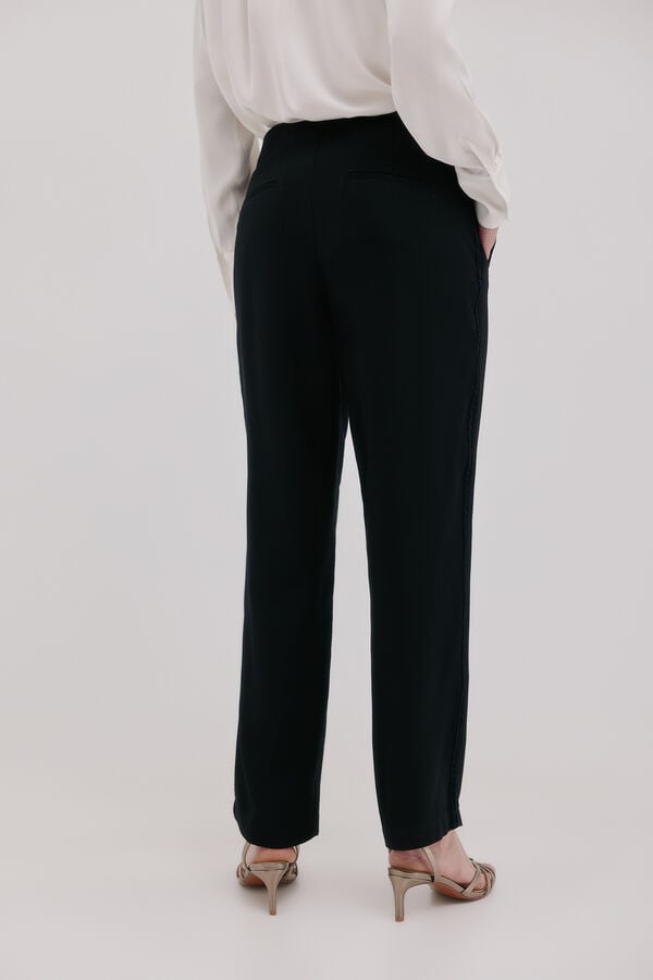 Hoss Intropia Pazia. Cal&ccedil;a reta Preto