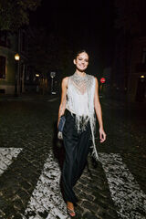 Hoss Intropia Malia. Xale bordado com miçangas Dourado