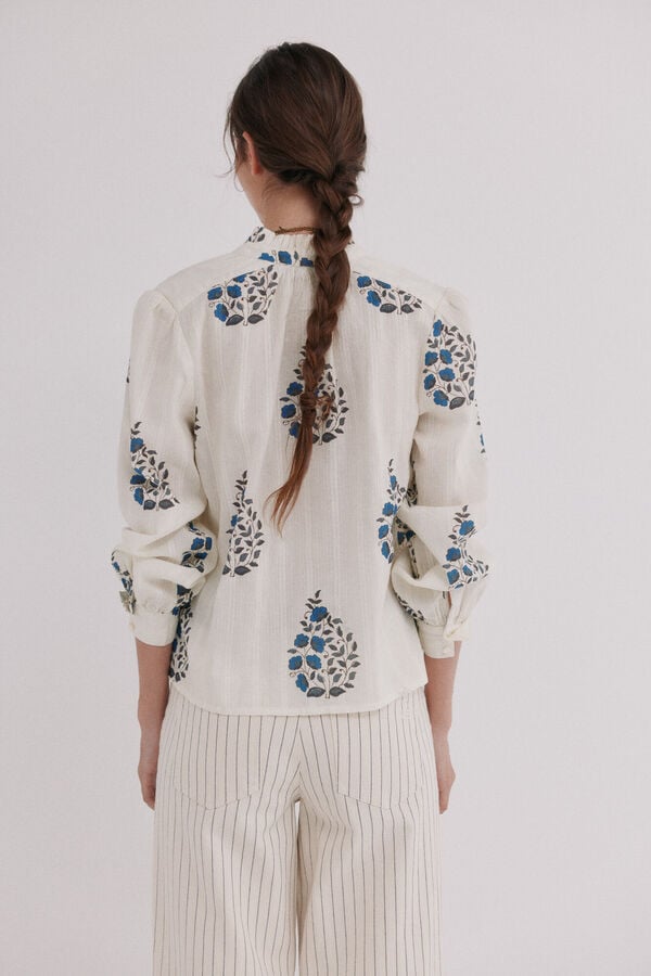 Hoss Intropia Chanel. Blusa estampada Marfil
