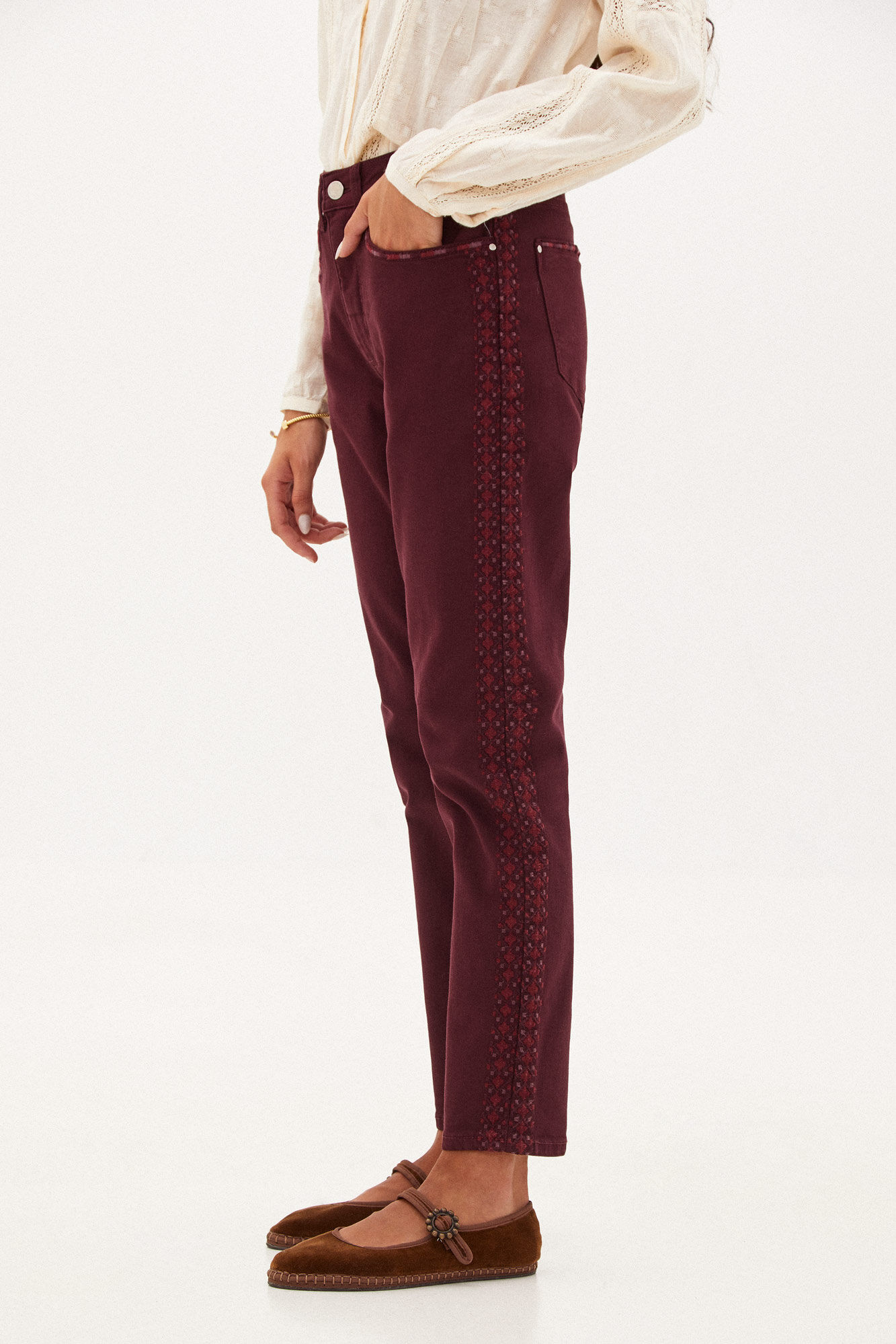 Vaqueros granates outlet mujer