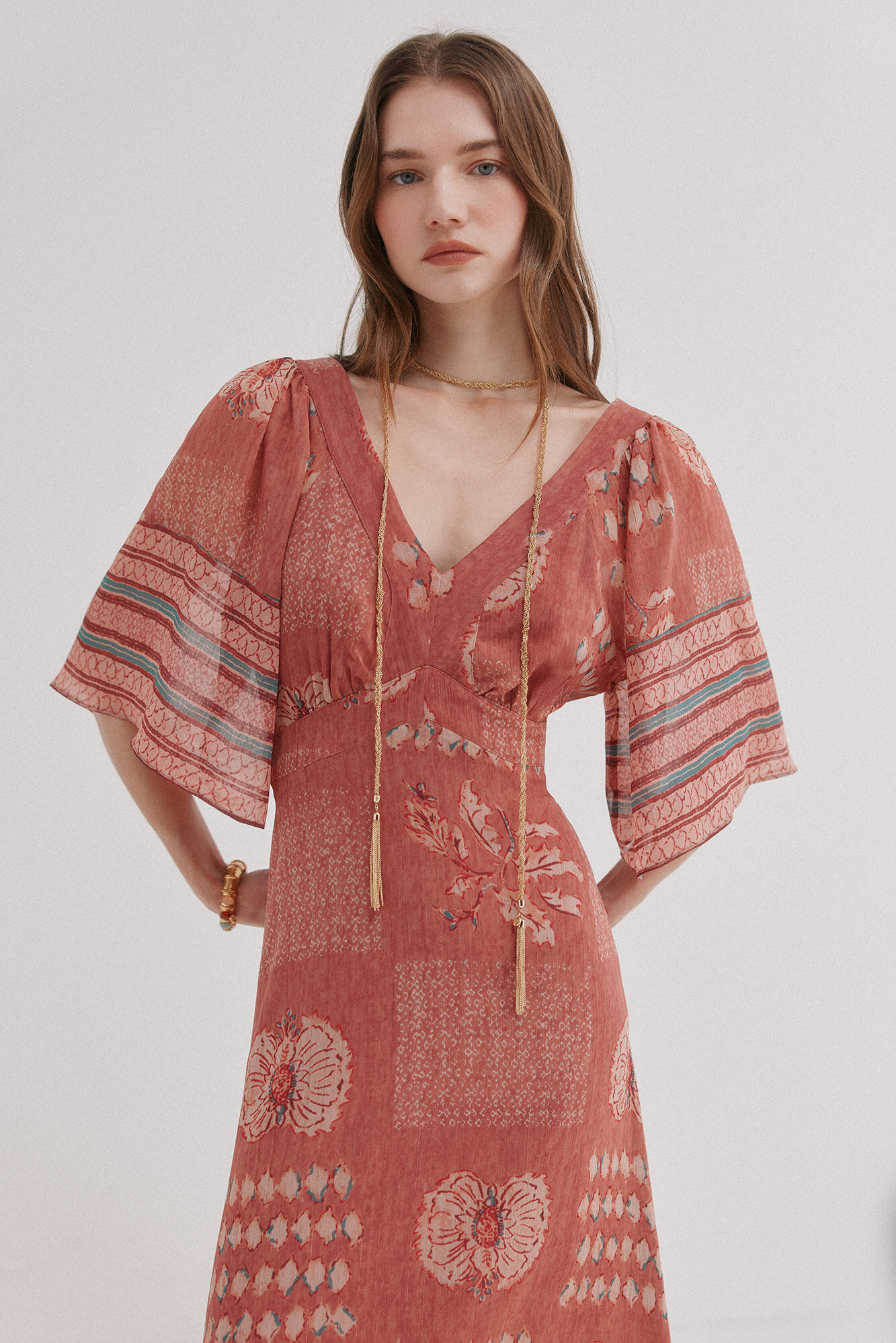 Hoss Intropia Ana. Vestido midi flu&iacute;do