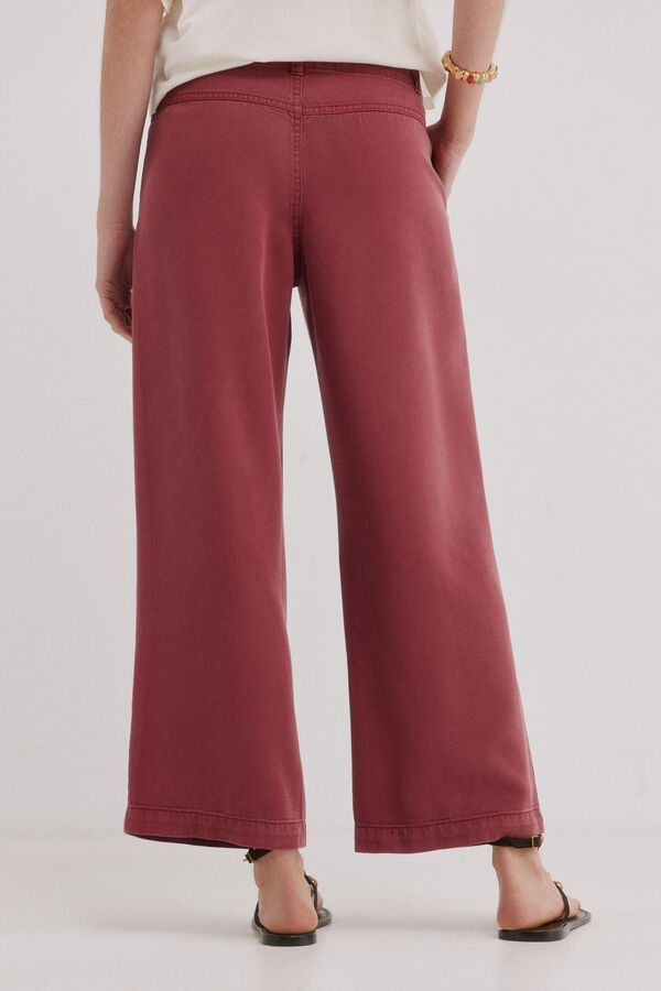 Hoss Intropia Paris. Cal&ccedil;a fluida Granada