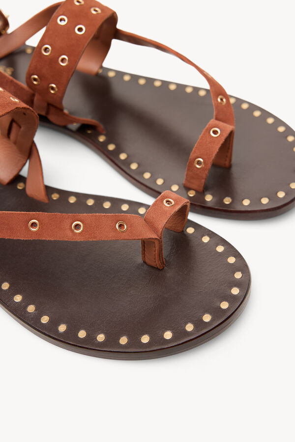 Hoss Intropia Miren. Sandalias de ante con tachas Camel