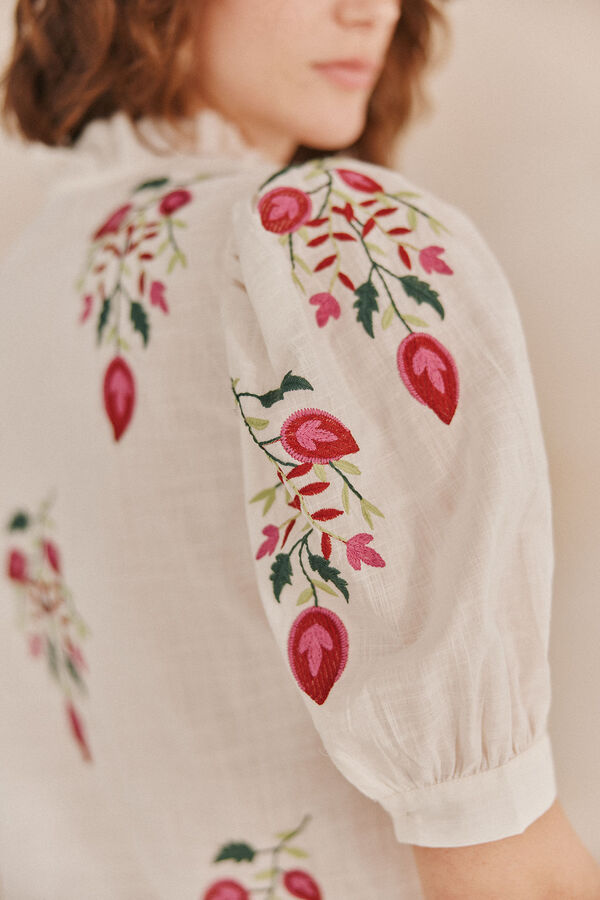 Hoss Intropia Carla Blusa bordada flores Beige