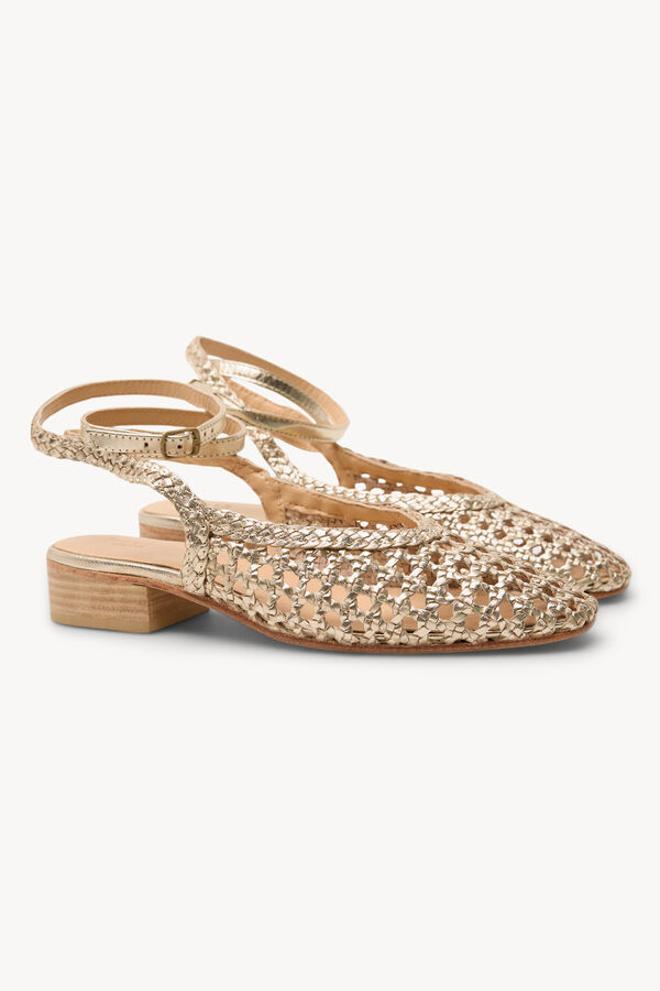 Hoss Intropia Maia. Sabrinas entran&ccedil;adas em pele com tac&atilde;o Dourado