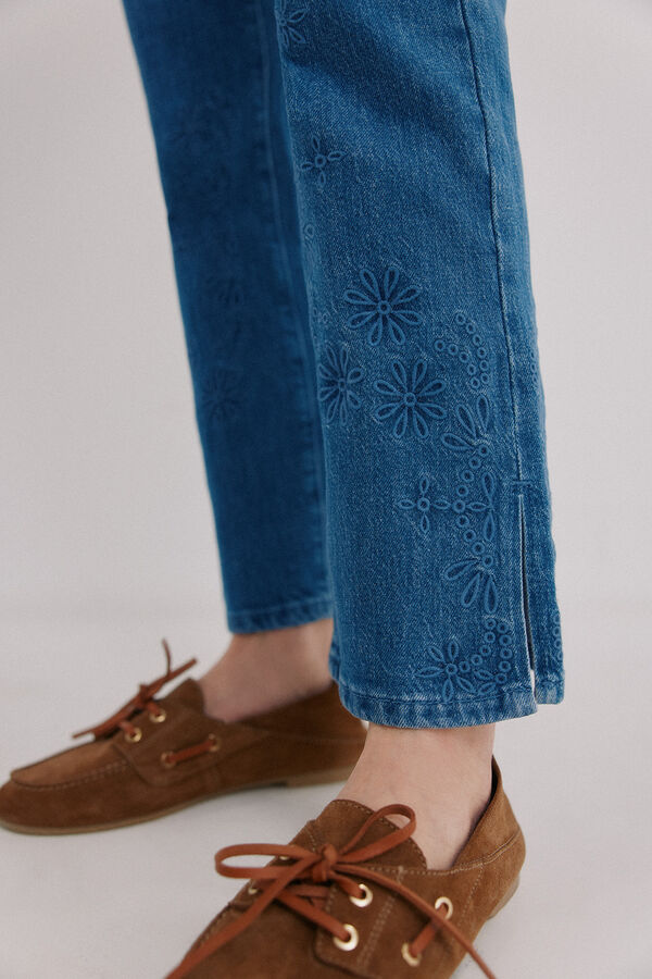 Hoss Intropia Bruna. Vaqueros bordados florales Azul