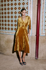 Hoss Intropia Alma. Vestido de veludo Dourado