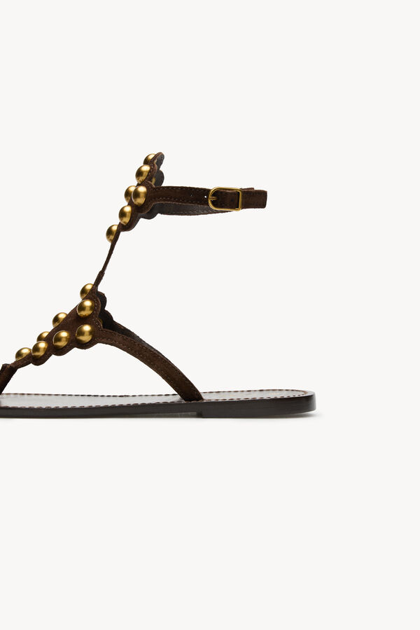 Hoss Intropia Maisa. Sand&aacute;lias com pe&ccedil;as met&aacute;licas em pele Castanho