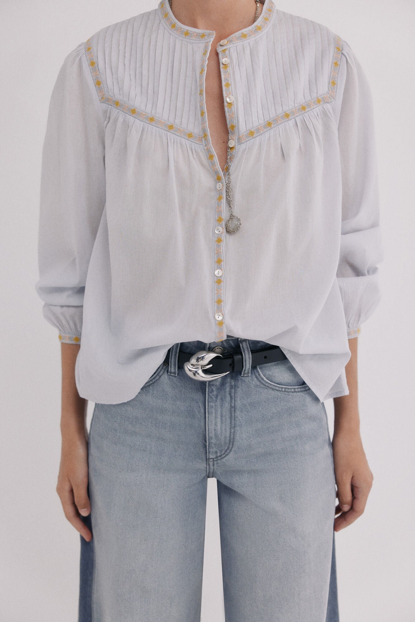 Hoss Intropia Catia. Blusa com pregas