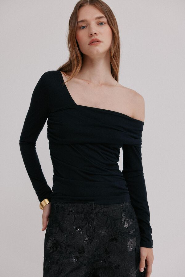Hoss Intropia Magnolia. Top escote asimétrico Negro
