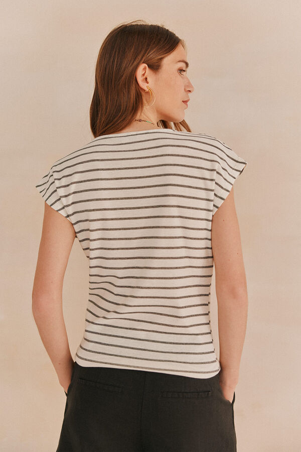 Hoss Intropia Miranda. Camiseta escote drapeado Marfil