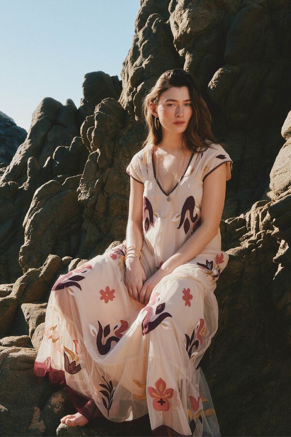Hoss Intropia Luna. Vestido tul bordado. Beige