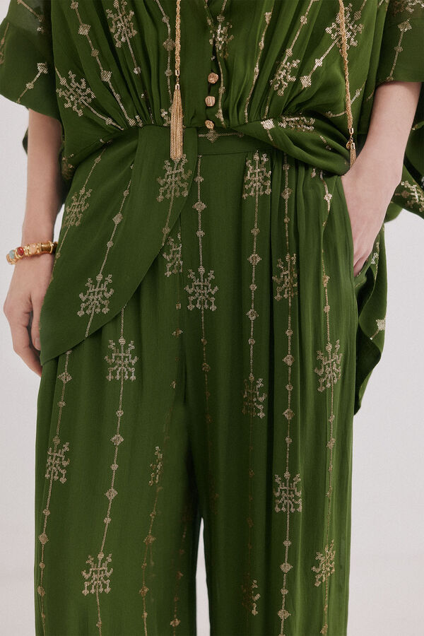 Hoss Intropia Piper. Cal&ccedil;a em tecido bordado Verde