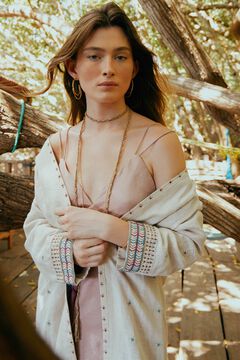Hoss Intropia Elene. Kimono bordado Marfil