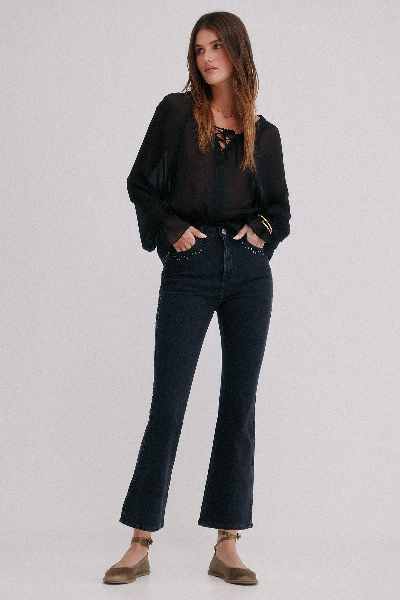 Hoss Intropia Basileia. Cal&ccedil;a jeans com tachas