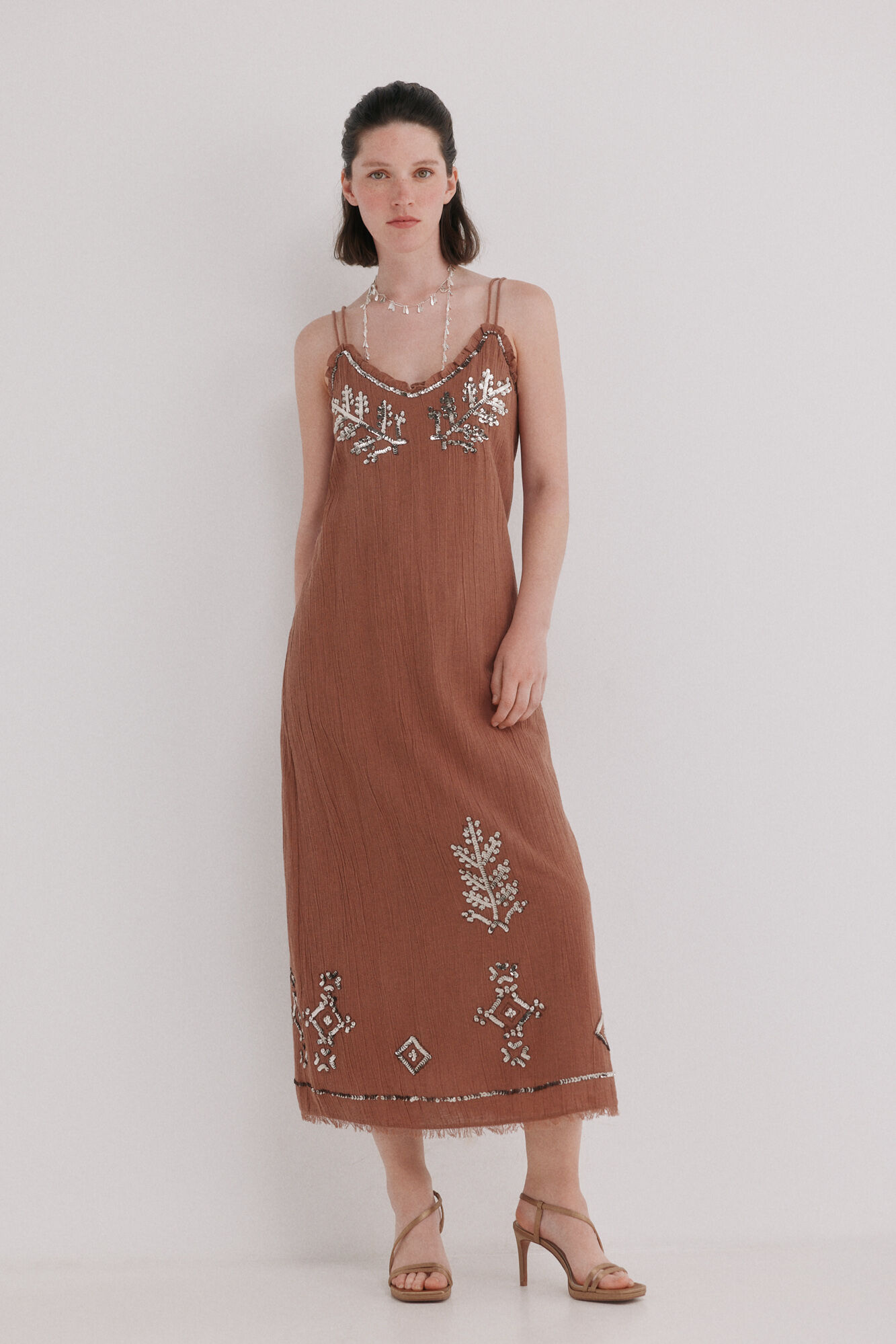 Hoss Intropia Aiora. Vestido midi flu&iacute;do