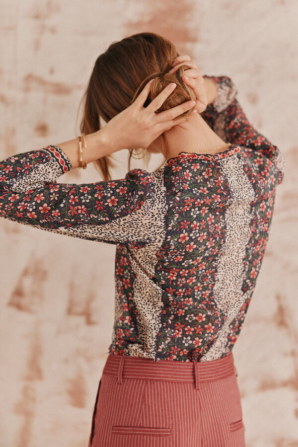 Hoss Intropia Creta. Blusa estampada. Estampado rojo