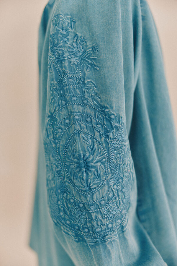 Hoss Intropia Cara. Blusa bordada. Azul