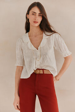 Hoss Intropia Carmela. Camisa bordada solapas Marfil