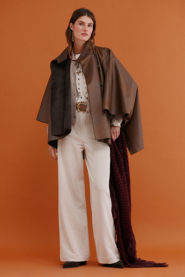 Hoss Intropia Domingo. Desportiva dupla face Castanho