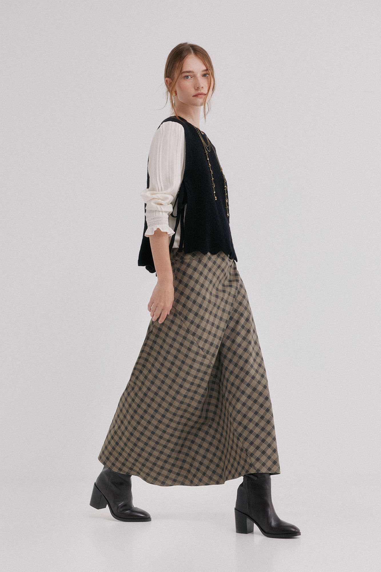 Hoss Intropia Roxe. Falda midi