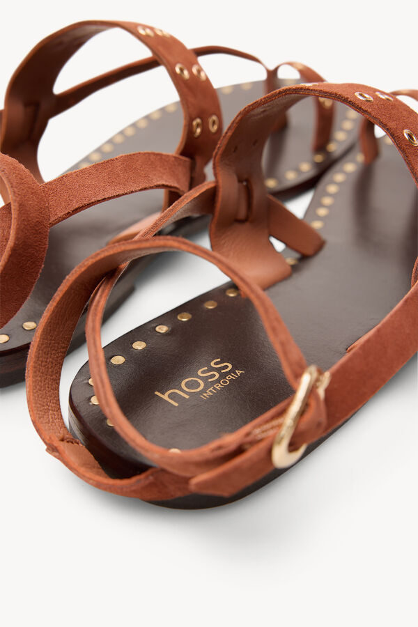 Hoss Intropia Miren. Sandalias de ante con tachas Camel
