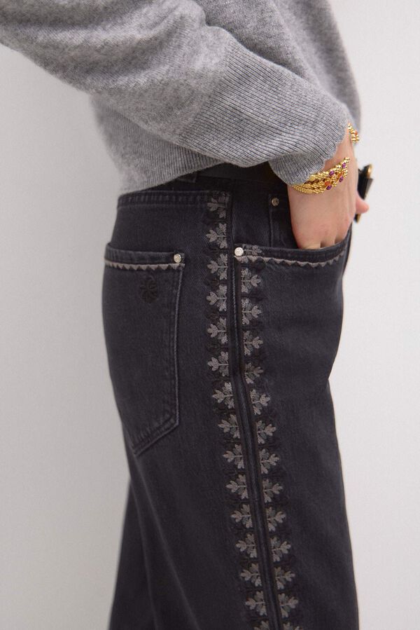 Hoss Intropia Olena. Mom jeans com bordado Preto