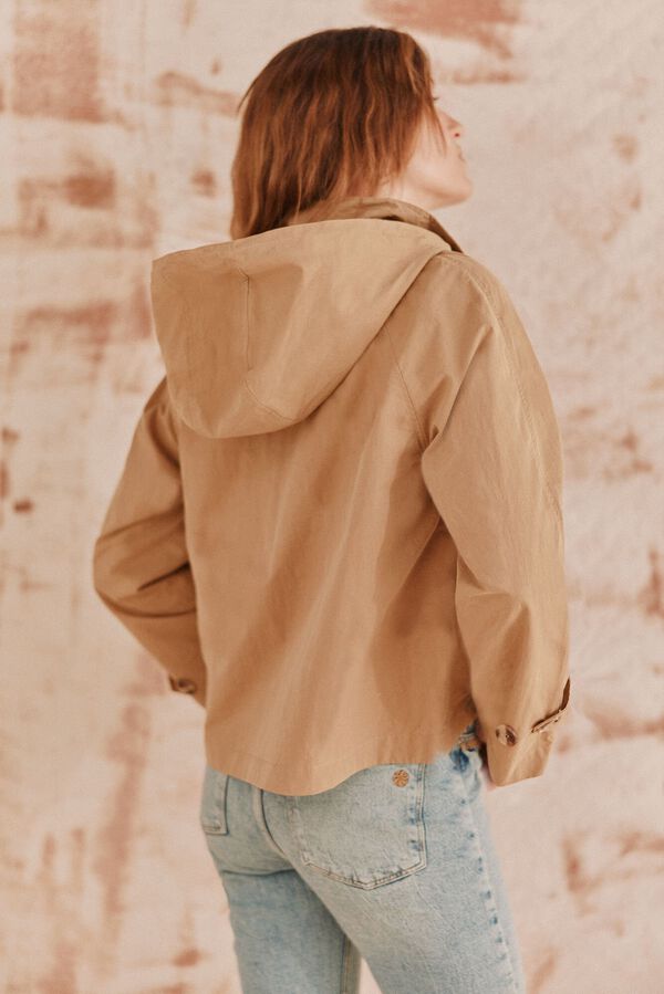 Hoss Intropia Daniela. Gabardina corta Marfil