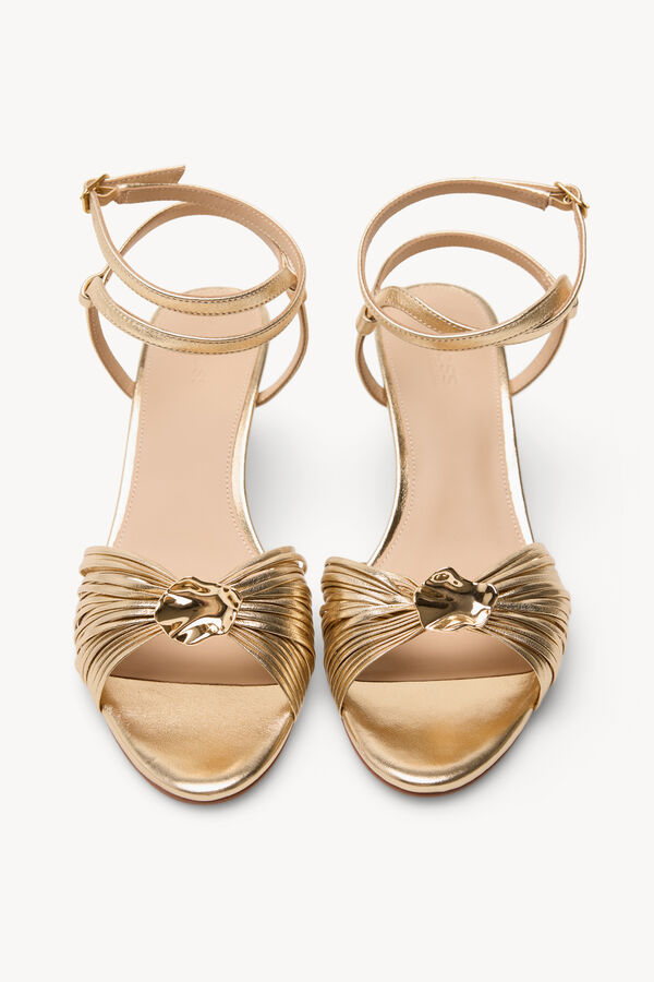 Hoss Intropia Maider. Sand&aacute;lias salto m&eacute;dio em pele Dourado